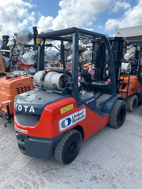 2019 Toyota 8FGU30 Warehouse Forklift