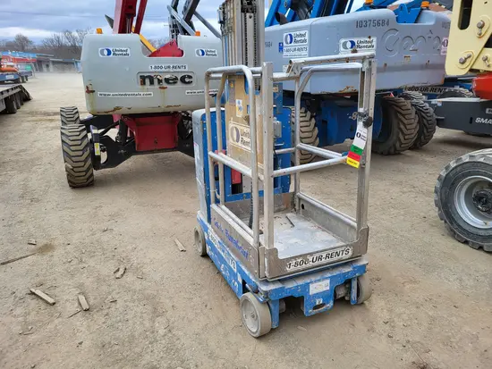 2017 Genie GR-20 Self-Propelled One-Person Lift