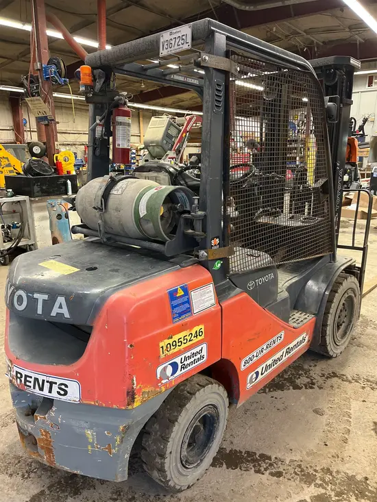 2019 Toyota 8FGU30 Warehouse Forklift