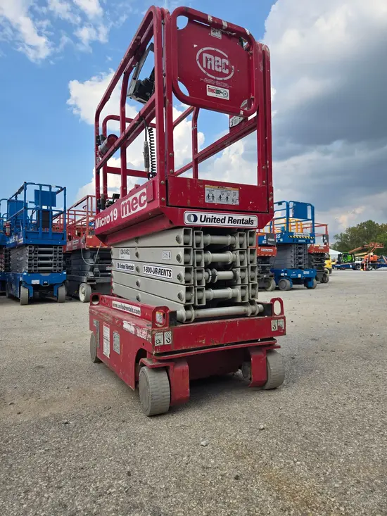 2018 MEC MICRO 19 Scissor Lift