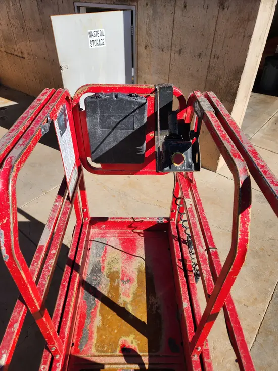 2017 MEC MICRO 19 Scissor Lift