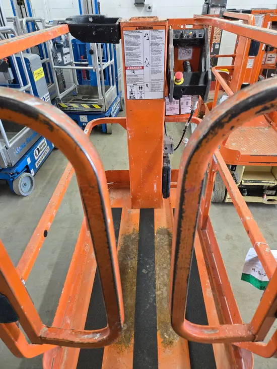 2014 JLG 1230ES Self-Propelled One-Person Lift