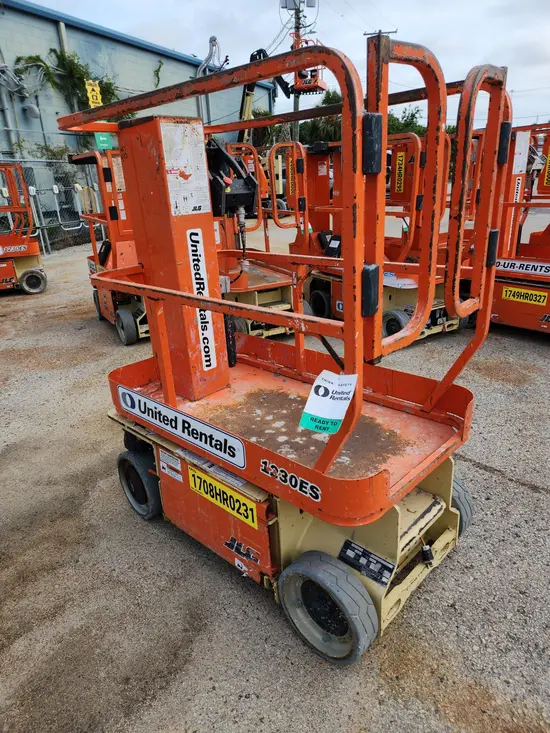 2018 JLG 1230ES Self-Propelled One-Person Lift