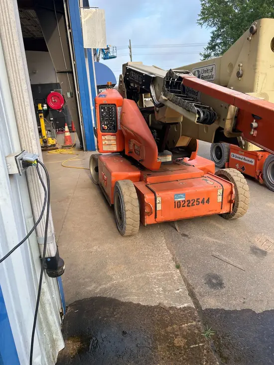 2014 JLG E400AJPN Articulating Boom Lift