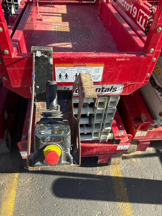 2018 MEC MICRO 19 Scissor Lift