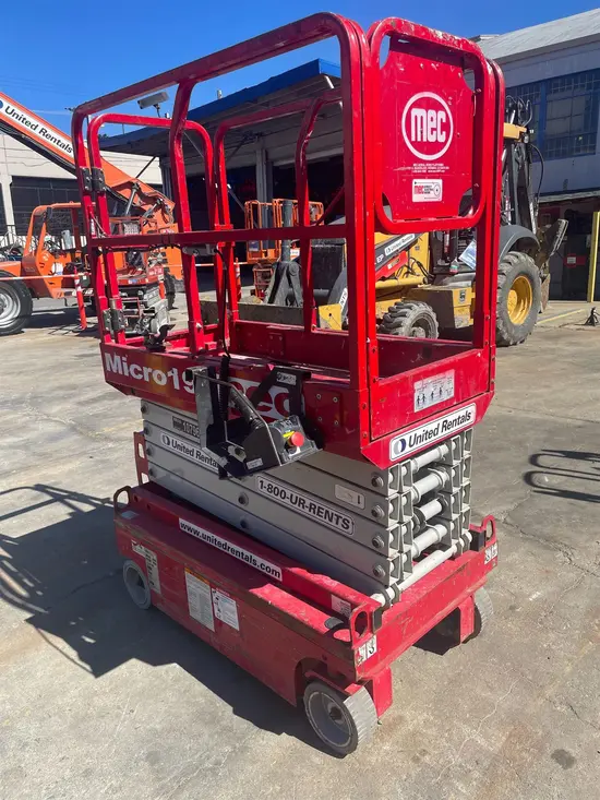 2018 MEC MICRO 19 Scissor Lift