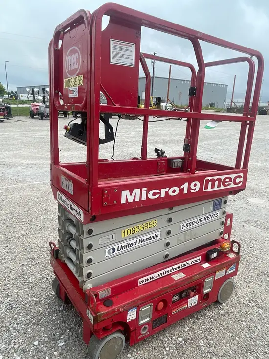 2018 MEC MICRO 19 Scissor Lift