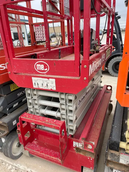2018 MEC MICRO 19 Scissor Lift