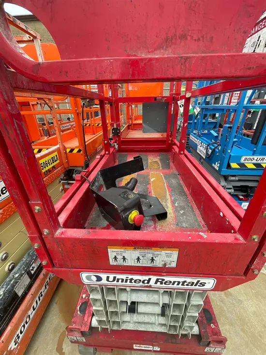 2018 MEC MICRO 19 Scissor Lift