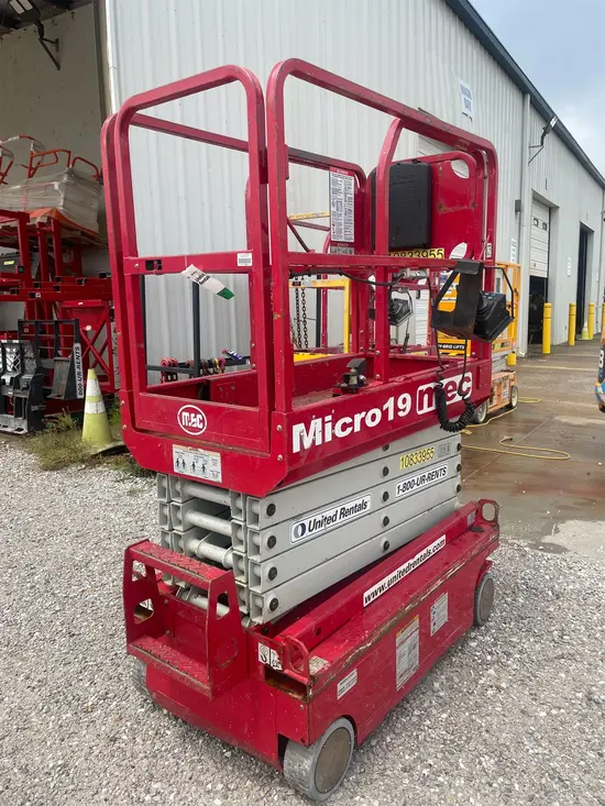 2018 MEC MICRO 19 Scissor Lift