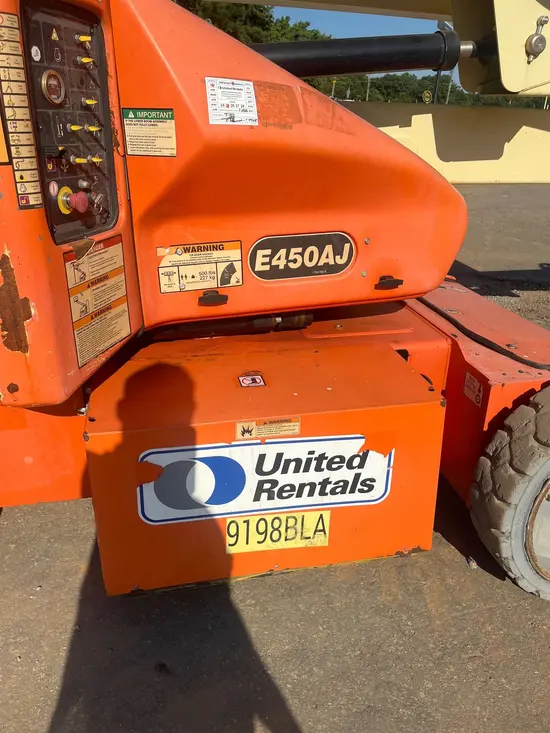 2014 JLG E450AJ Articulating Boom Lift
