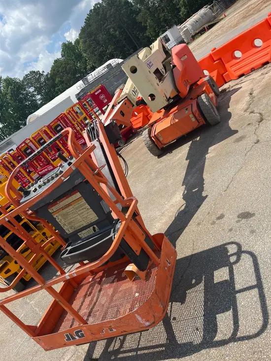 2015 JLG E400AJPN Articulating Boom Lift