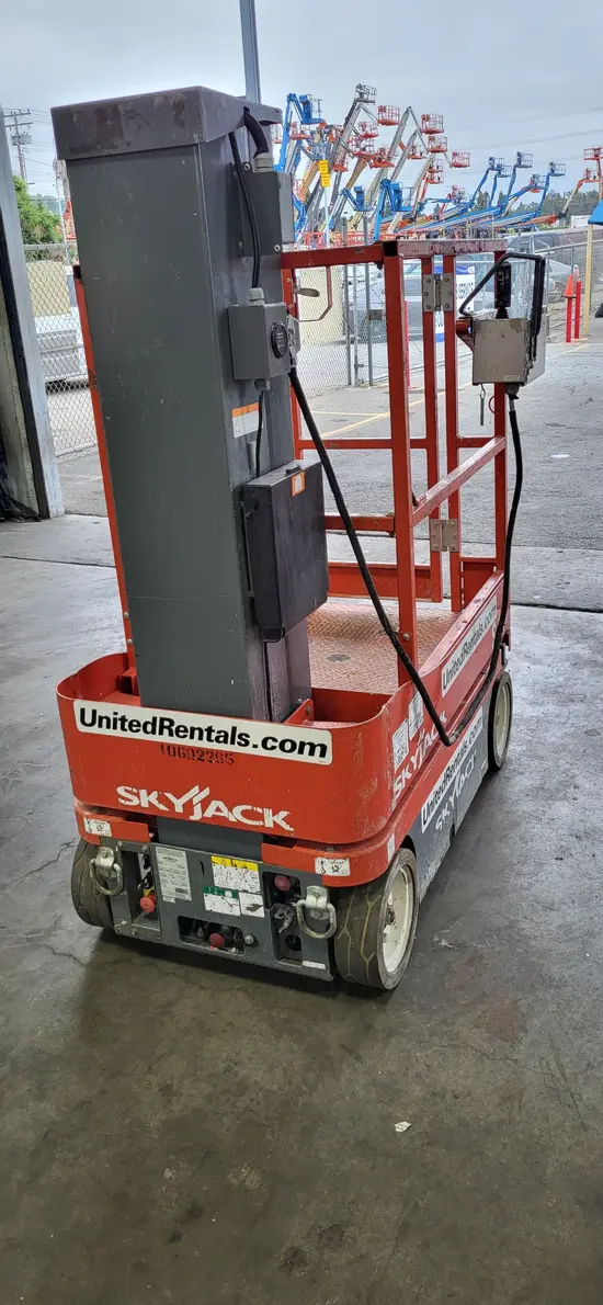 2017 Skyjack SJ16 Self-Propelled One-Person Lift