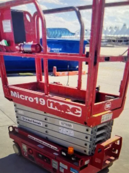 2018 MEC MICRO 19 Scissor Lift
