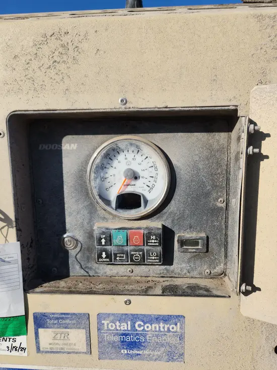 2021 Doosan P425/HP375WCU Air Compressor