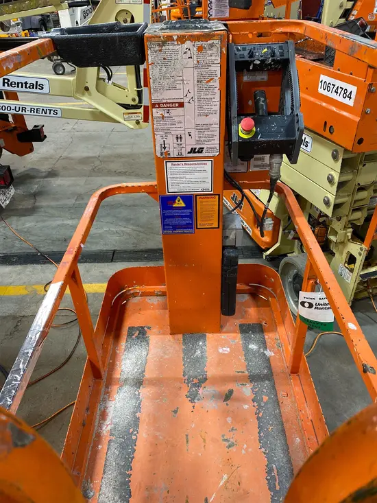 2016 JLG 1230ES Self-Propelled One-Person Lift