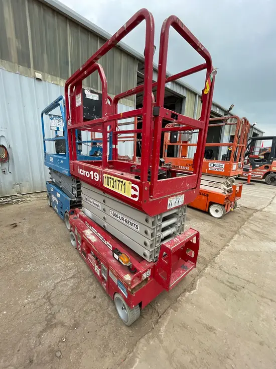 2018 MEC MICRO 19 Scissor Lift