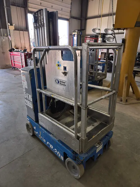 2018 Genie GR-20 Self-Propelled One-Person Lift