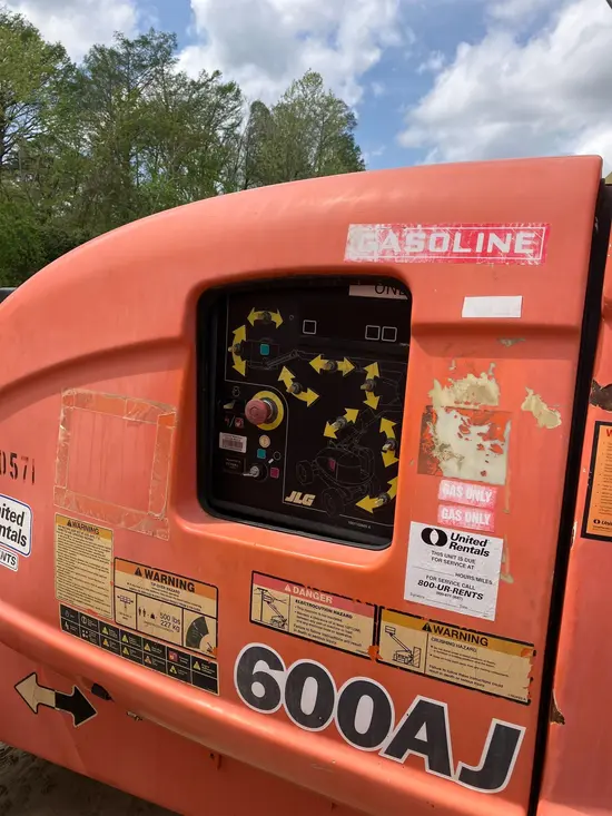 2013 JLG 600AJ Articulating Boom Lift