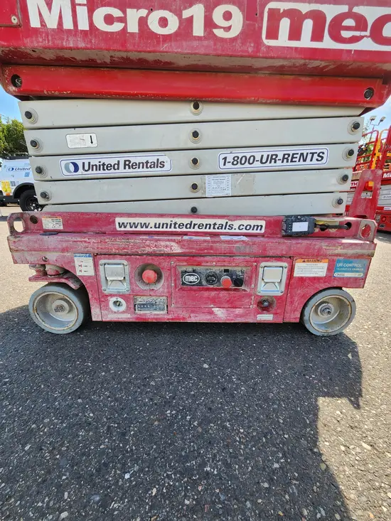 2018 MEC MICRO 19 Scissor Lift