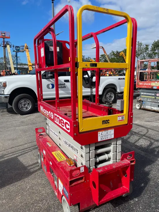 2017 MEC MICRO 19 Scissor Lift
