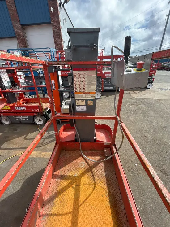 2012 Skyjack SJ12 Self-Propelled One-Person Lift
