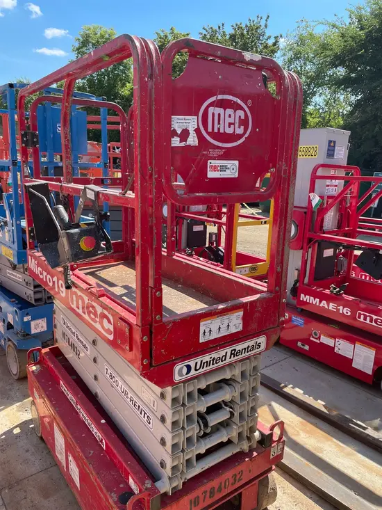 2018 MEC MICRO 19 Scissor Lift