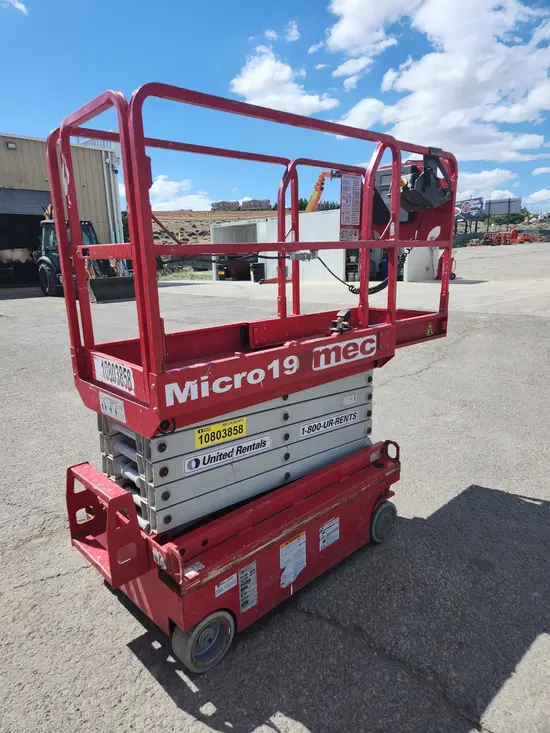 2018 MEC MICRO 19 Scissor Lift