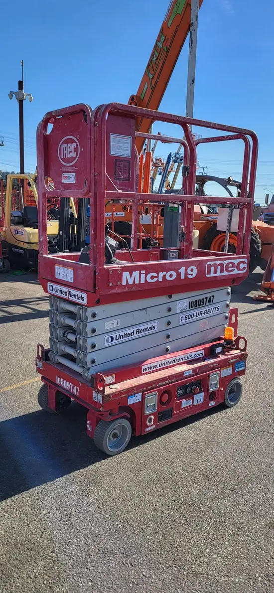 2018 MEC MICRO 19 Scissor Lift
