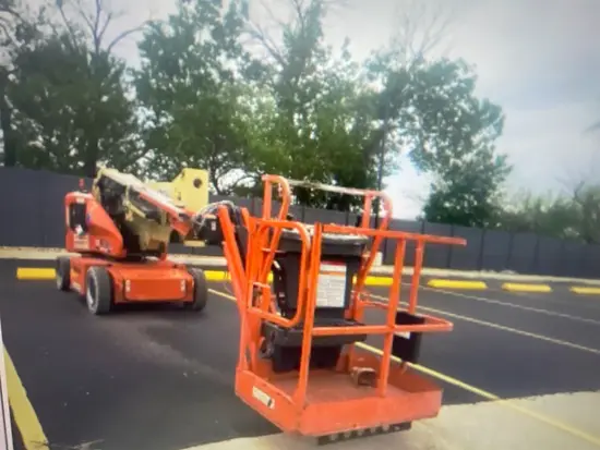 2016 JLG E400AJPN Articulating Boom Lift