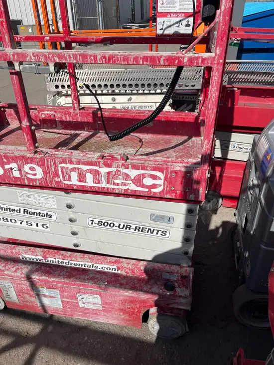 2018 MEC MICRO 19 Scissor Lift