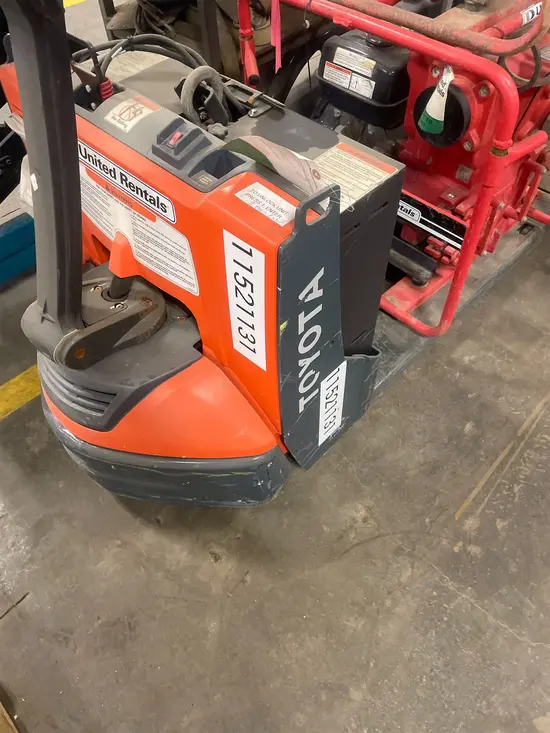 2022 Toyota 8HBW23 Jack