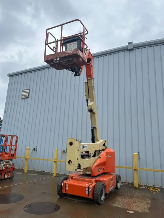 2011 JLG E400AJPN Articulating Boom Lift