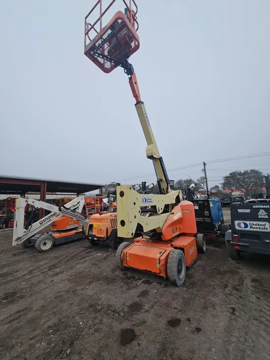 2014 JLG E400AN Articulating Boom Lift