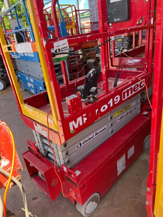 2018 MEC MICRO 19 Scissor Lift