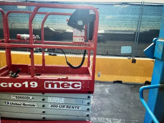 2018 MEC MICRO 19 Scissor Lift