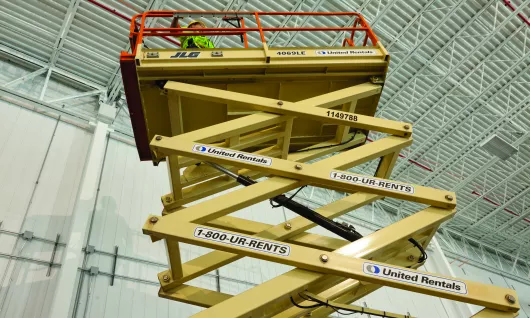 Extended scissor lift 