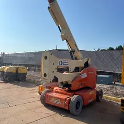 2014 JLG E400AJPN Articulating Boom Lift