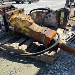 2016 Atlas Copco SB 452 Attachment