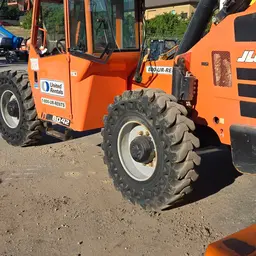 2017 SKYTRAK 8042 Forklift
