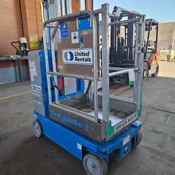 2018 Genie GR-20 Self-Propelled One-Person Lift