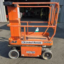 2015 JLG 1230ES Self-Propelled One-Person Lift