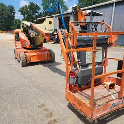 2013 JLG E400AJPN Articulating Boom Lift
