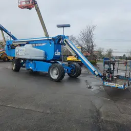 2016 Genie Z-135/70 Articulating Boom Lift