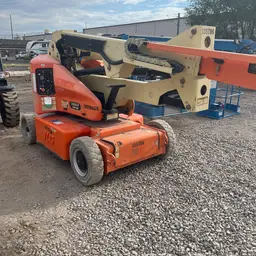 2014 JLG E400AJPN Articulating Boom Lift