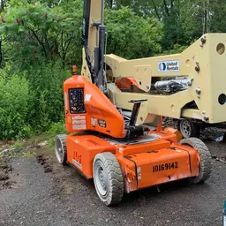 2013 JLG E400AJPN Articulating Boom Lift