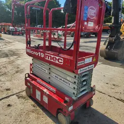 2018 MEC MICRO 19 Scissor Lift