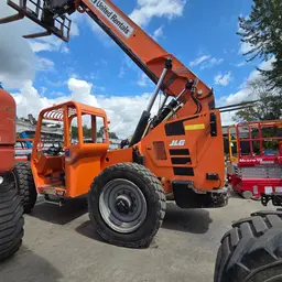 2017 SKYTRAK 8042 Forklift