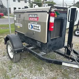 2021 Lincoln Electric VANTAGE 322 Welder