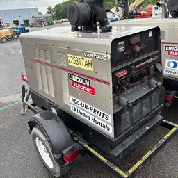 2019 Lincoln Electric VANTAGE 549 Welder